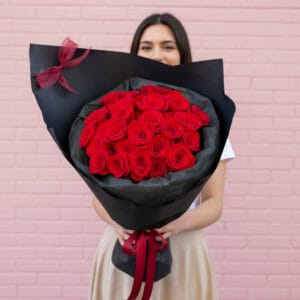 Make a bold statement this Valentine's Day with our Crimson Noir Bouquet. Stunning red roses in a chic black wrap. Order for delivery in St Albans!